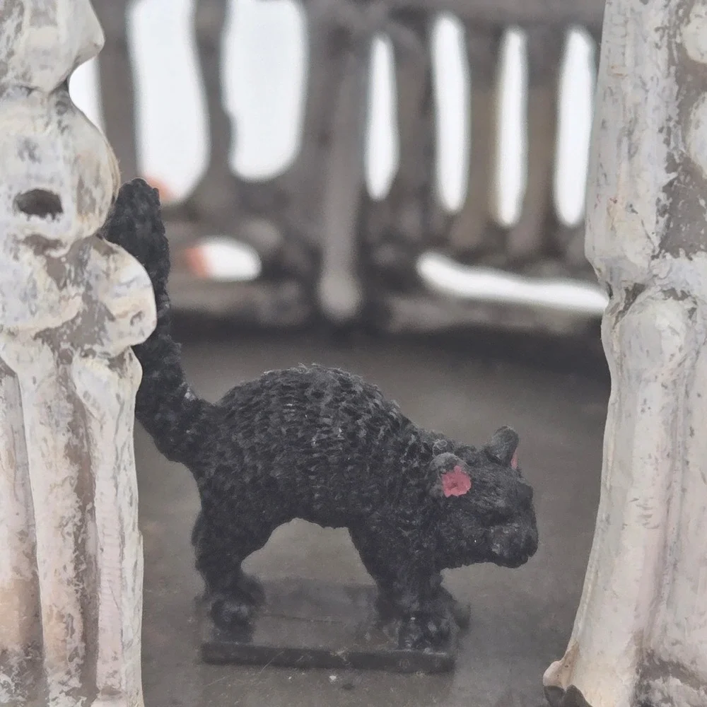 Halloween Gazebo Skull Skeleton Figurine Black Cat Pumpkin Decor